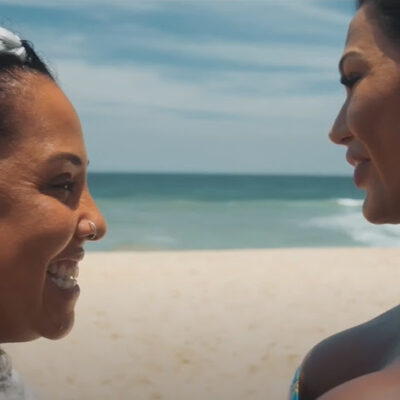 Gracyanne Barbosa e Evelyn Castro protagonizam cena de ciúmes na praia em novo vídeo de “Tô de Graça – O Filme”