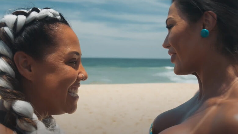 Gracyanne Barbosa e Evelyn Castro protagonizam cena de ciúmes na praia em novo vídeo de “Tô de Graça – O Filme”